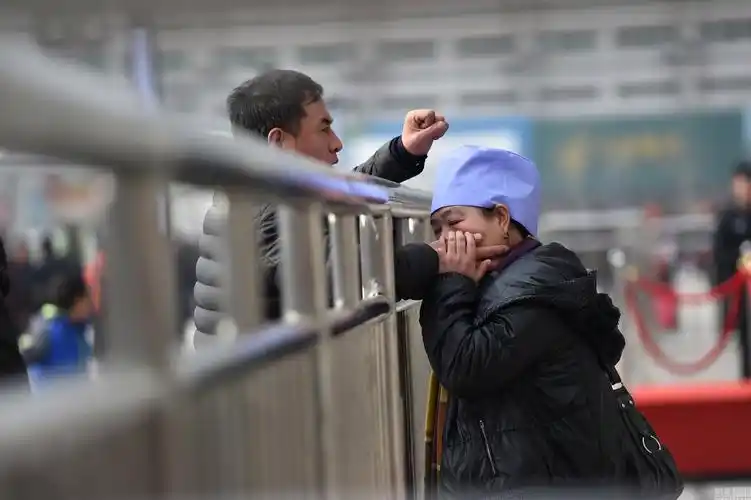 合肥火车站送别一幕幕场面让人心碎