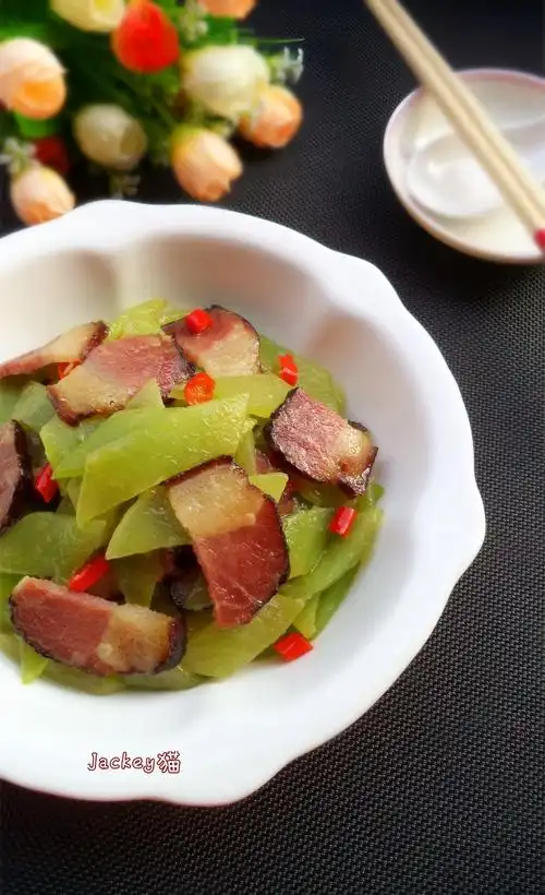 青笋炒腊肉家常开胃下饭菜