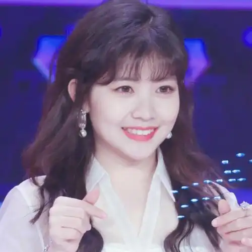 5月17日 10:24   关注  #赖美云# 二传注明堆糖沈筱 女爱豆头像 坡圹