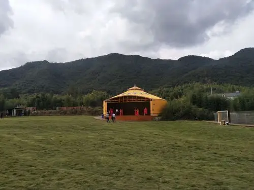 徜徉在尚田燕窠农家乐园.