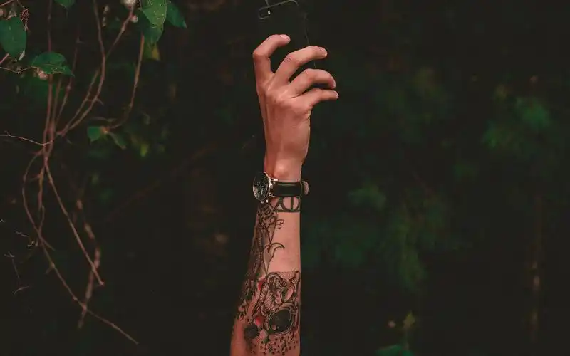 手,纹身,手表 壁纸