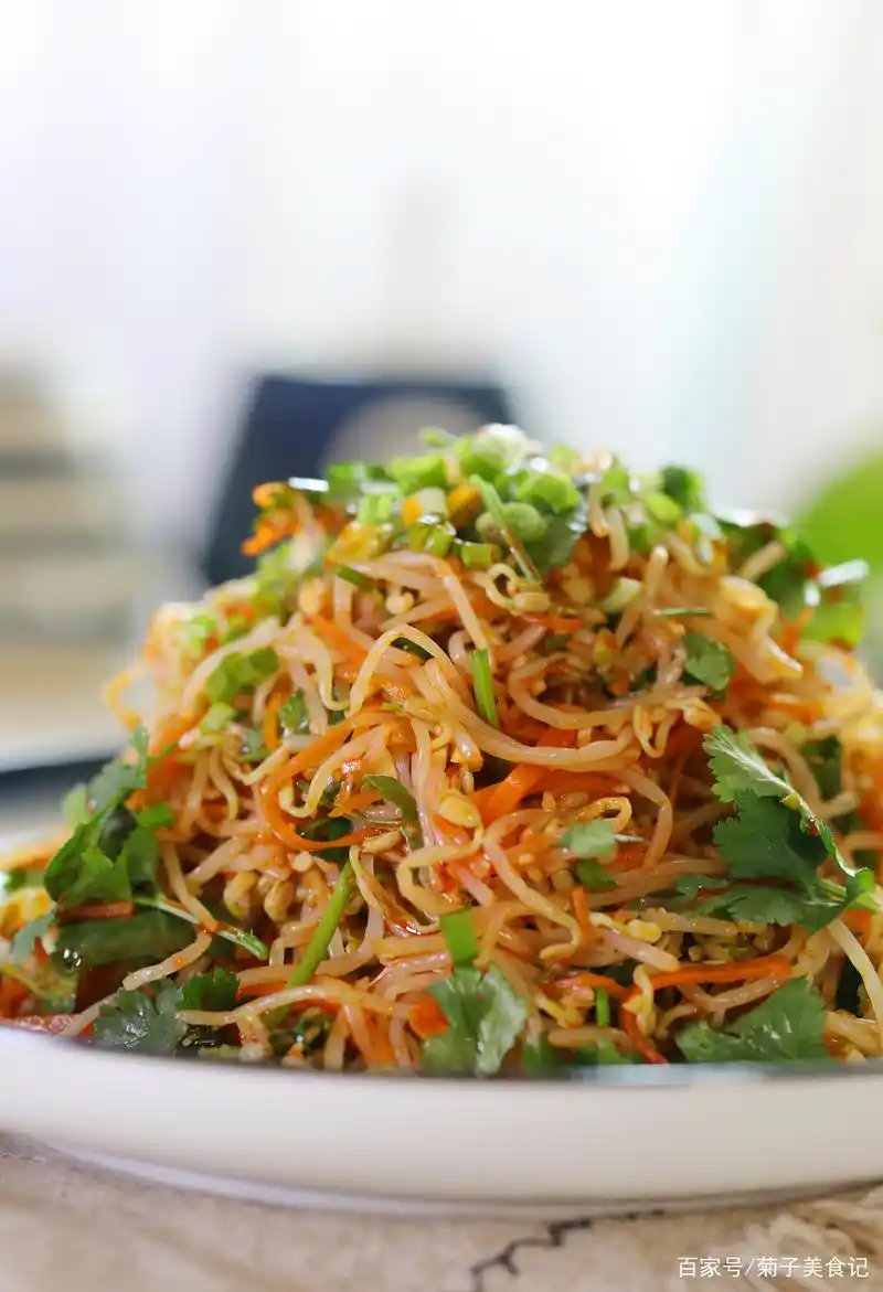 教你5分钟搞定夏日快手菜凉拌豆芽,清脆爽口,家人都点赞