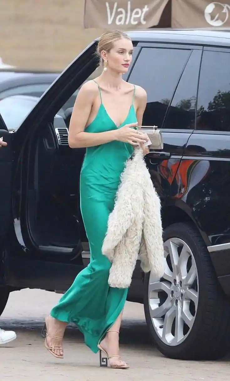 罗茜·汉丁顿-惠特莉(rosie huntington-whiteley),1987年4月生于英国