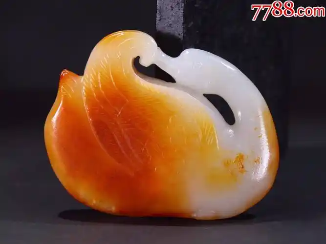 和田玉籽料鹅玉雕件