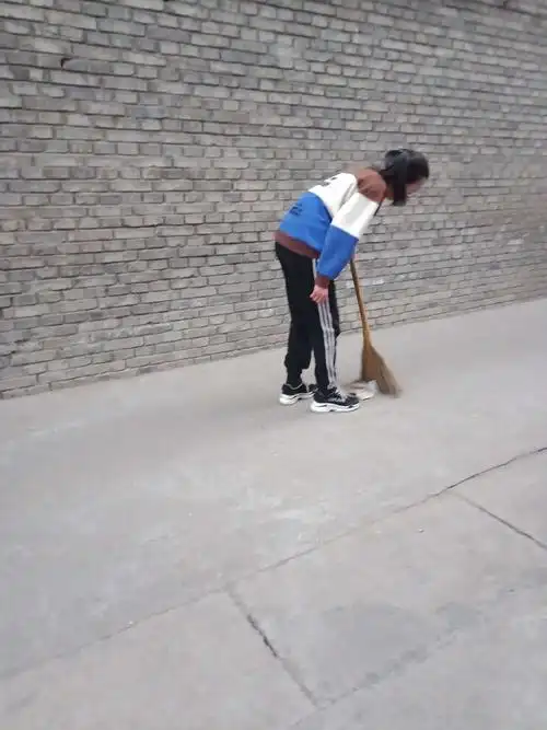 后的课余时间我都会帮家长做一些力所能及的家务事,例如扫地拖地