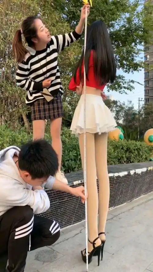 身高真的有两米多,小姐姐都惊讶了,从来没见过这么高的美女