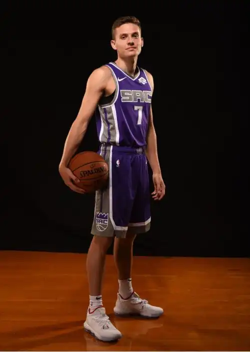 史上最强新秀球鞋展状元锡安竟被二轮秀完爆