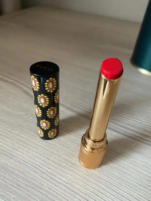 gucci细管唇膏goldenred