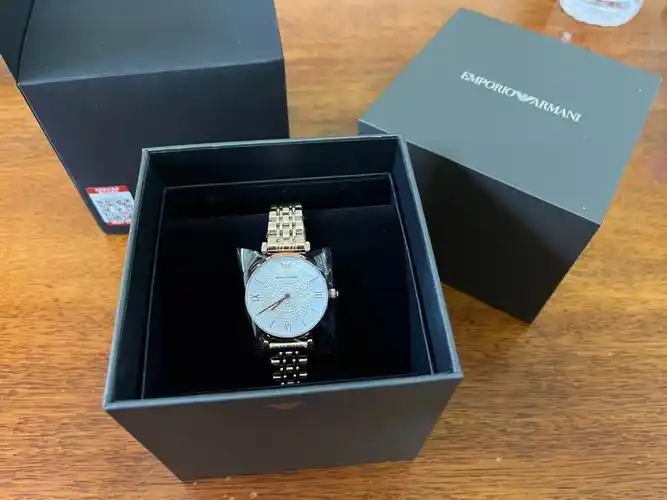 海口日月armani阿玛尼满天星精钢石英女手表