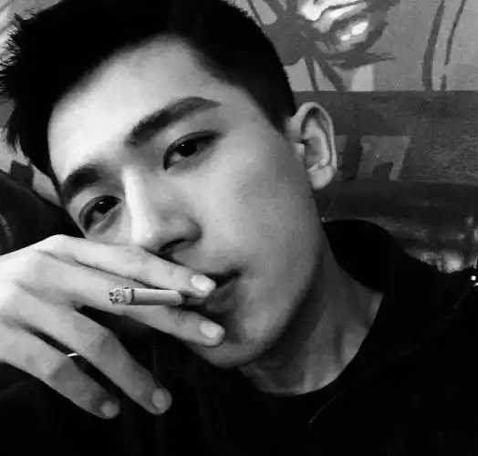 黑白头像,抽烟,男生头像楠babyの男头