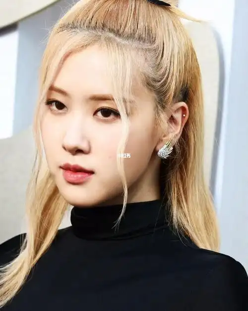 超高清图:侧面看朴彩英,朴总裁很有