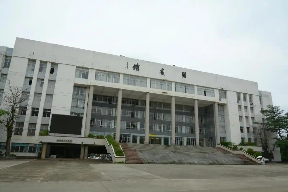 南宁师范大学师园学院2022新生咨询帖 本人是准大三学长,热情解答解疑