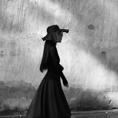 人生没有绝望只是想不能吧了超拽霸气女生头像黑色