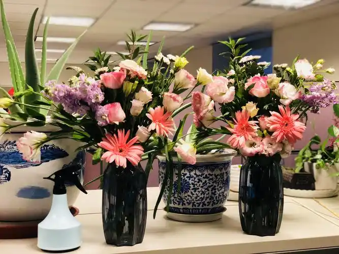 "鲜花迎国庆,工位我最美"数字资产管理部办公环境美化活动