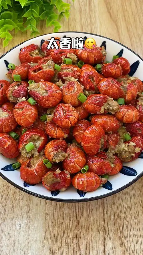 超好吃的蒜蓉龙虾尾,一口一个超过瘾