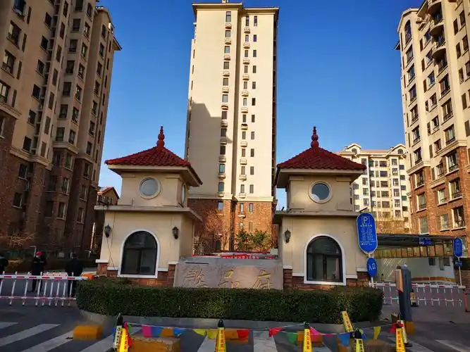 守护———密云区懿品府小区门口执勤人员