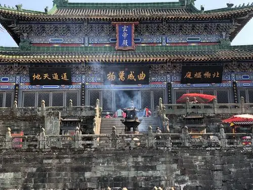 旺盛的烟火,让我切身感受到了爸爸妈妈给我讲述的武当山的宗教—道教!