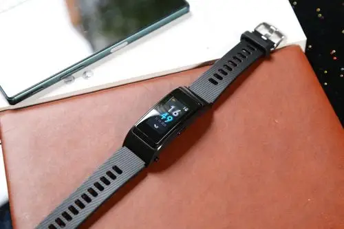 华为手环b5运动版韵律黑体验:低调和颜值品质兼备