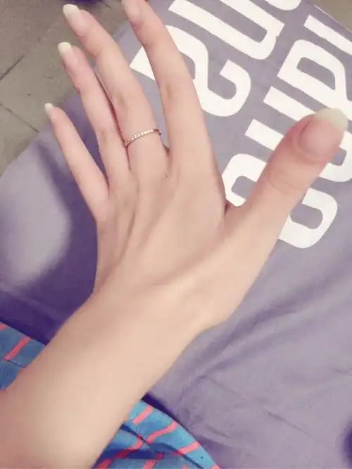 手掌很软是一种什么样的体验,本人是男生,不过手却比很多比我大的还软