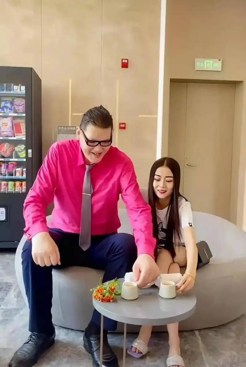 回顾"亚洲巨人"张欢:身高2.38米,被姚明视为"接班人",如今怎样了?