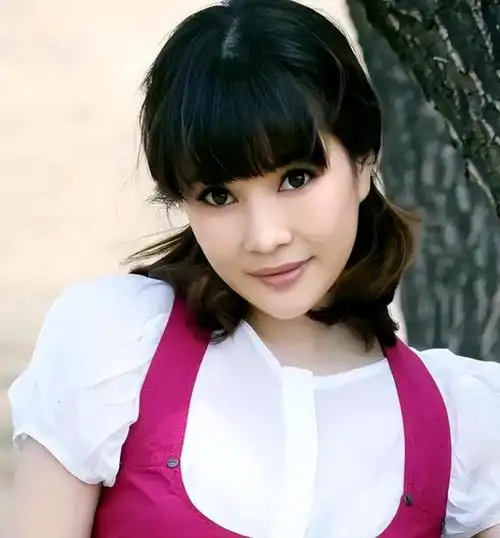 袁茵嫁给师侄戴志诚19年后,家庭幸福依旧?