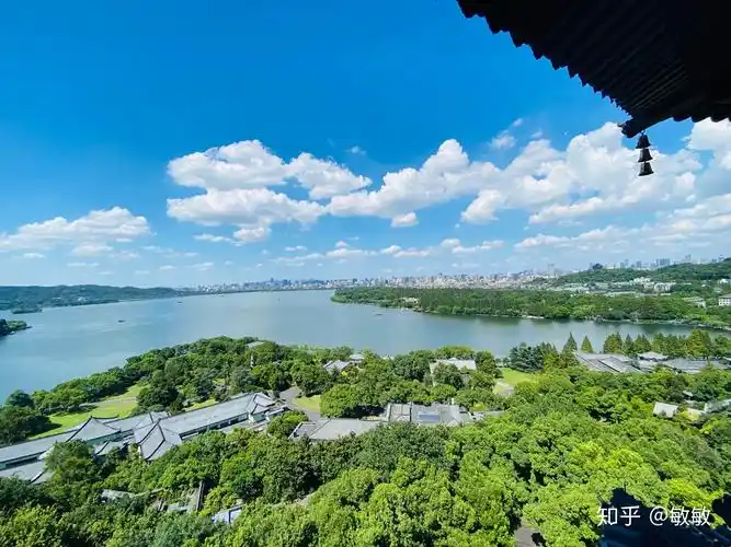 雷峰塔游记俯瞰整个西湖