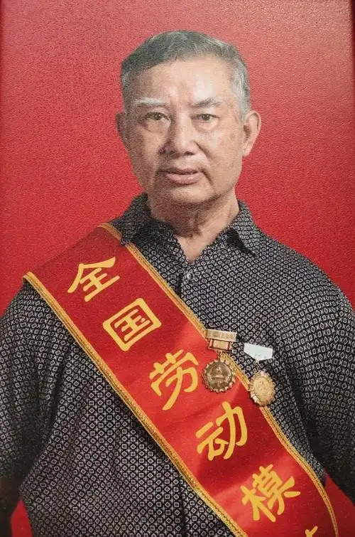 走进全国劳模翟万洪