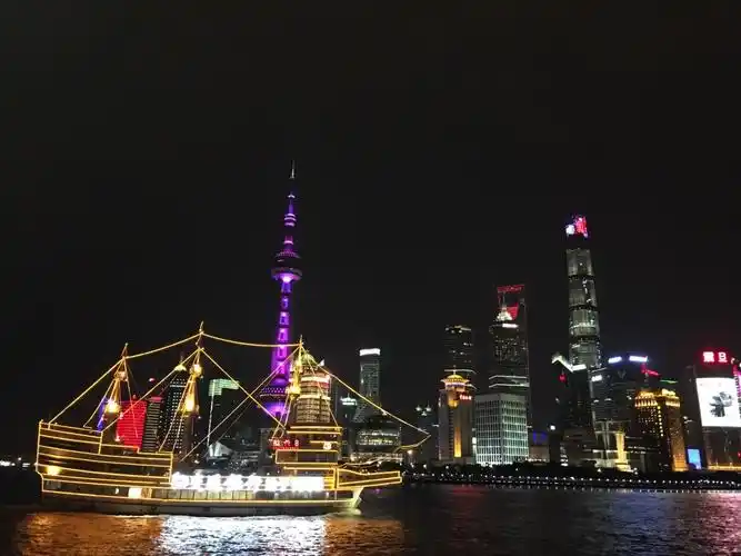 【携程攻略】上海外滩景点,夜晚的景色很迷人,很振憾,值的去