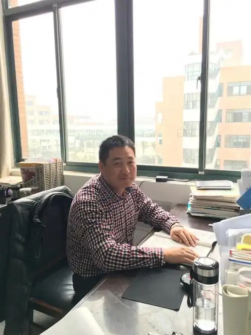 李庆春,1971年11月出生,中学高级教师,教研组组长,校级学科带头人.