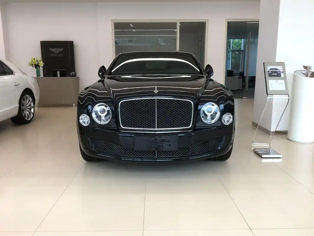 宾利慕尚 极致版 黑外/棕内 现车优惠159万元