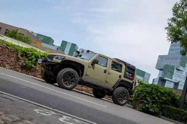 bj40新派改装手册:复古绿加户外风,解锁硬派越野另一面-新浪汽车