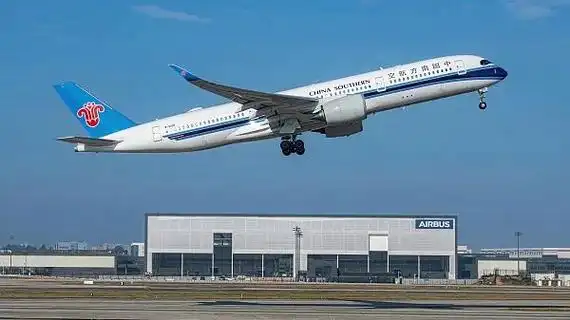 图源:视觉中国当日22:10左右,北京商报记者在南航app查询发现,多条