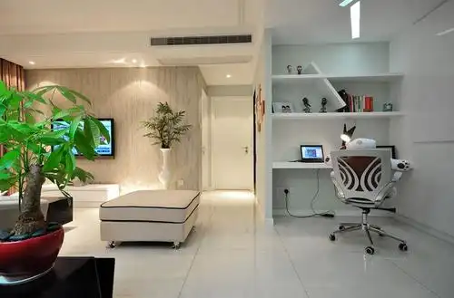 把电脑搬到了客厅,在玩电脑的同时不忘和家人一起,温馨!