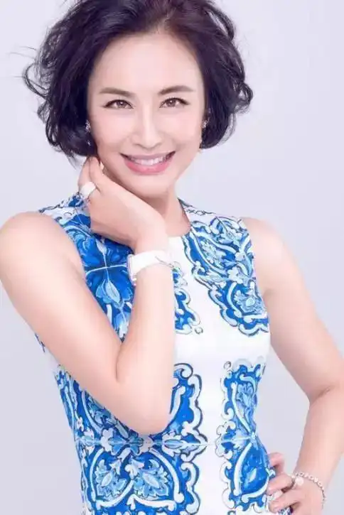 中国著名女演员:乔于庭他主演的电影《弹道无痕》荣获首届华表奖最佳