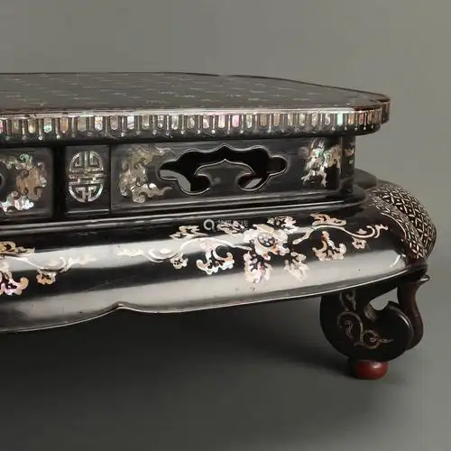 嵌螺钿诗文花卉纹四足花台