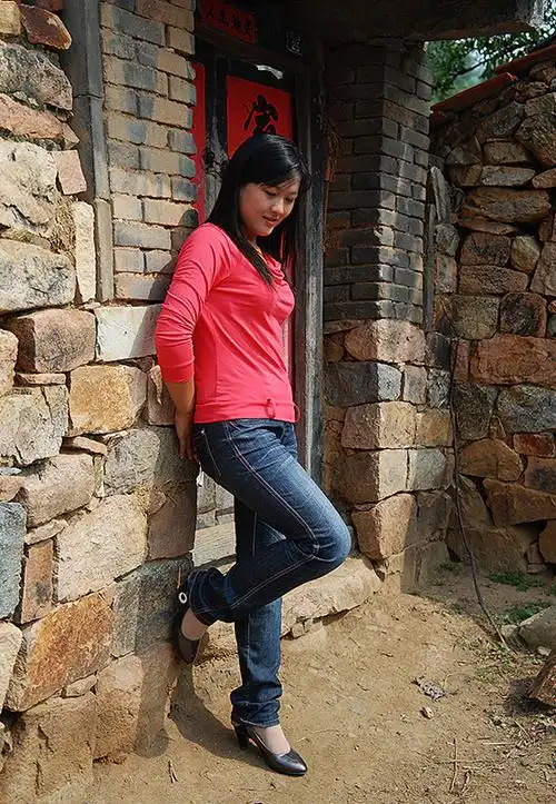 作品简介                          农村女孩