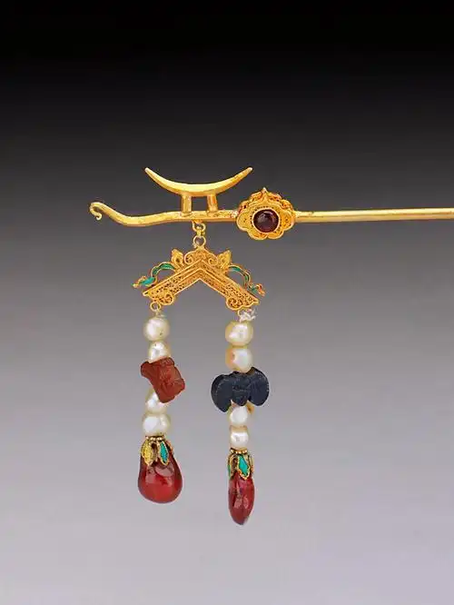 台北故宫博物院藏 清 乾隆 金累丝吉庆流苏簪