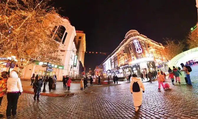 哈尔滨中央大街夜景.