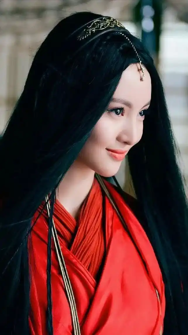 金晨.图1:《秦时明月》-赤练(虞姬) 图2:《七种武器之孔 - 抖音