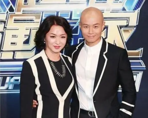 乐嘉暗讽金星:有教养的人不背后评价人!