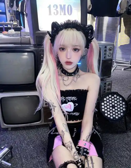 其实,小时候的机智张颜值平平甚至可以说得上不好看