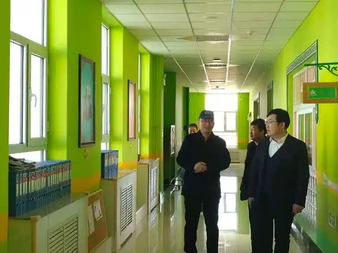 自治区教育厅民教处处长乌力吉巴特尔一行来苏尼特左旗蒙古族幼儿园