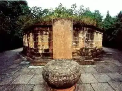 晚清成都农民发现三国黄忠墓,因怕担责而隐瞒不报,结果如何了?