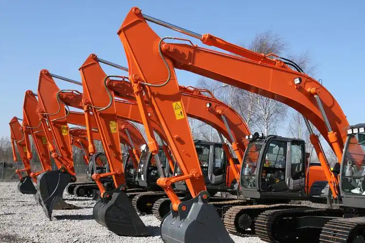 一台挖掘机多少钱(一台挖掘机一年大概有多少收入)