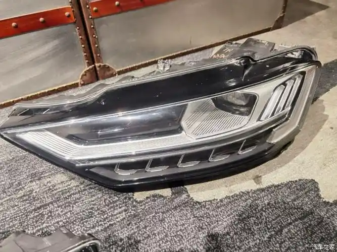 奥迪a8d5升级原装激光大灯出换下来的矩阵大灯