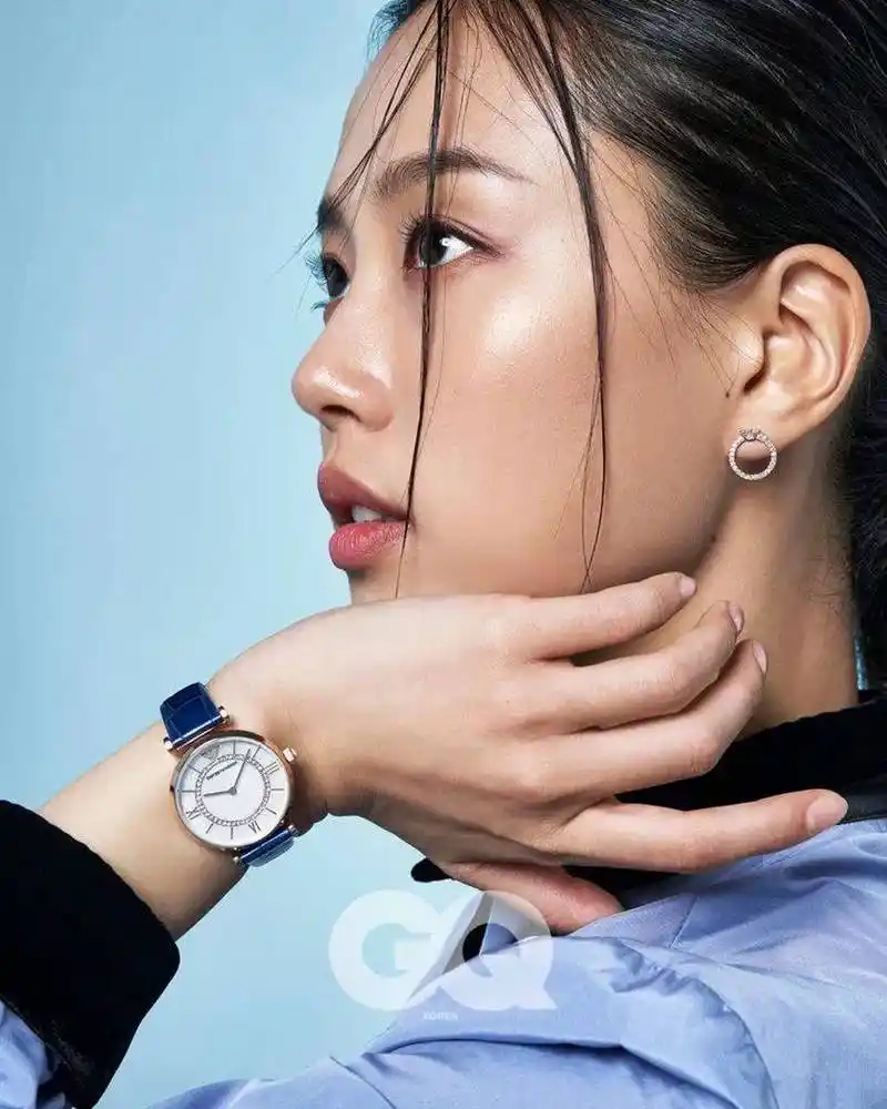 原创            韩国女星高敏诗杂志美图!雪肤玉貌英姿飒爽太靓丽了