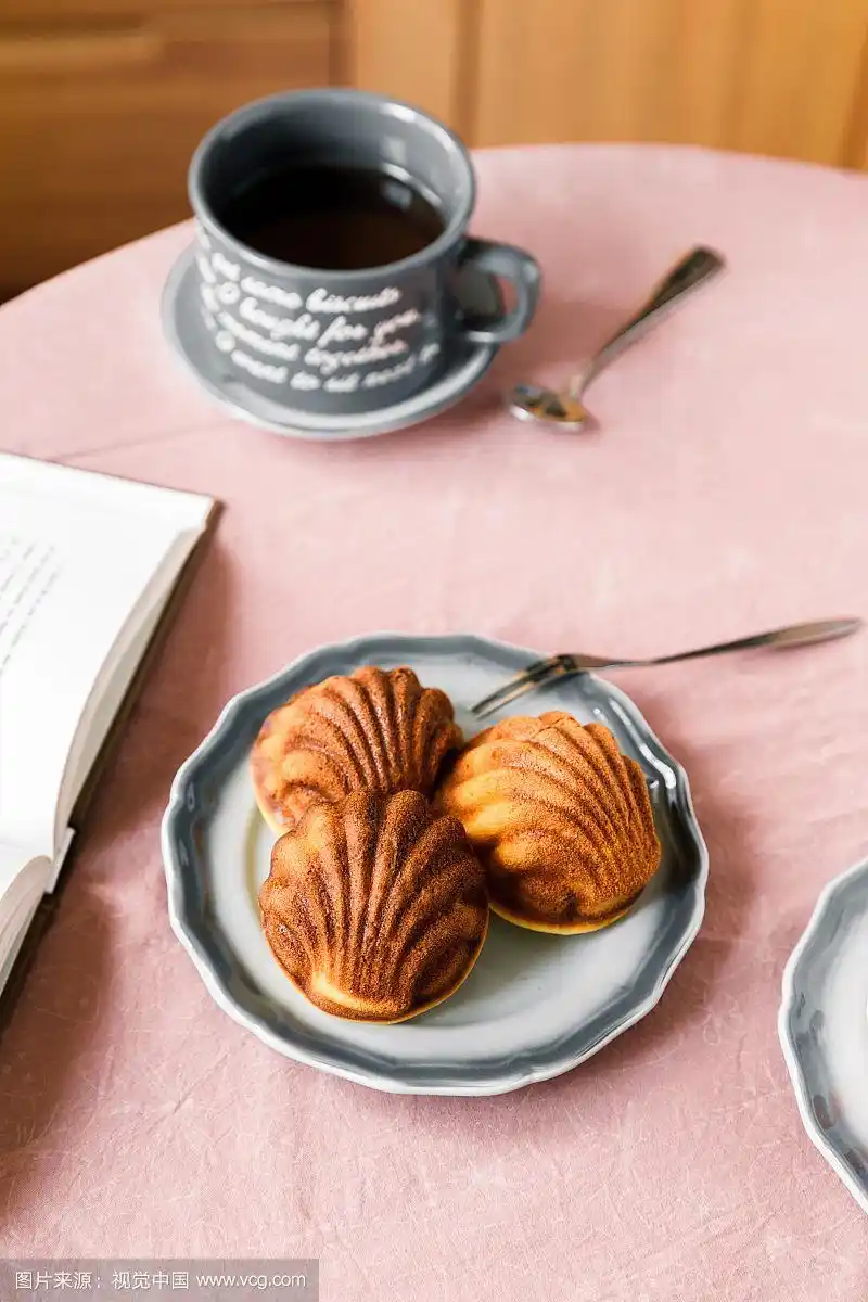 下午茶甜点美味玛德琳蛋糕配咖啡