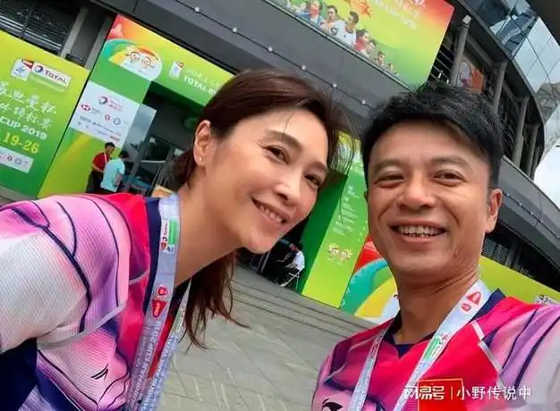 李克勤太太被誉为香港第一美人身材高挑五官大气素颜也很棒