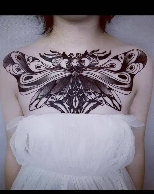 本店阿苗老师做花胸纹身图片_胸部欧美写实old school纹身图案