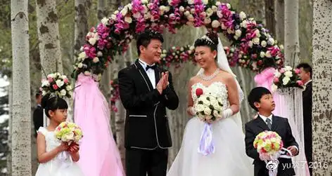 两人结婚之后,感情十分要好,闫学晶和继女林傲雪相处得也很愉快,两人